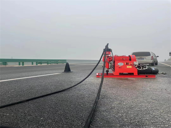 东宝马路路基路面开裂下沉注浆加固灌浆